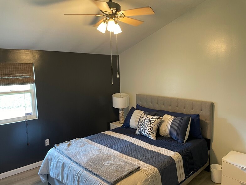 Bedroom one queen - 13211 S Egypt Shores Dr