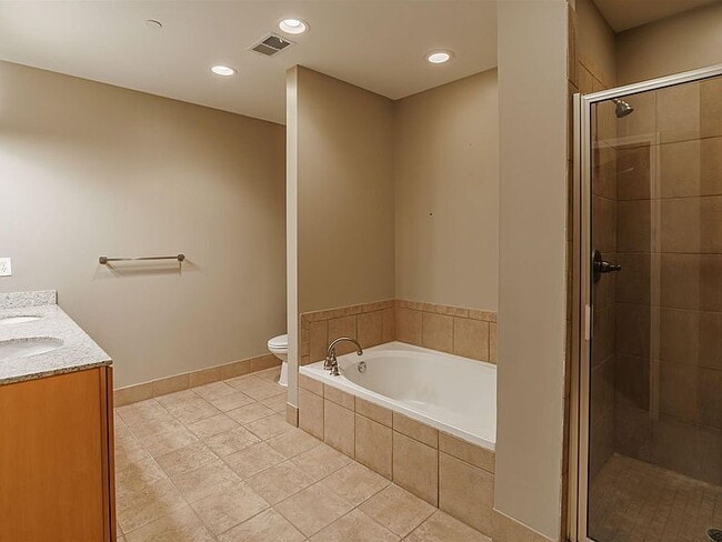 Building Photo - "Spacious 2-Bed, 2-Bath Gem in Columbia's Heartland – 1412 Sq Ft of Comfort!"