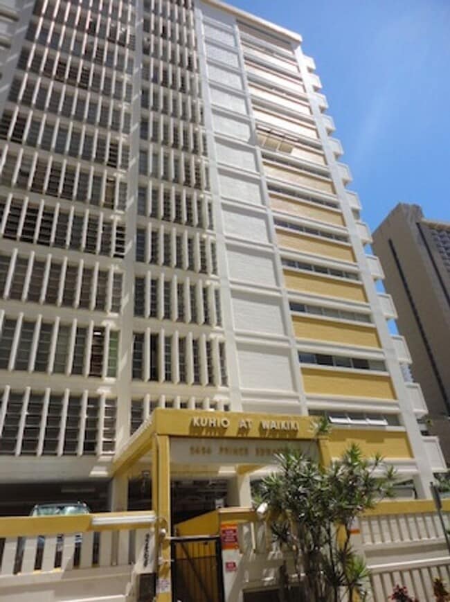 Building Photo - Studio in Waikiki 2 Blocks from the Beach