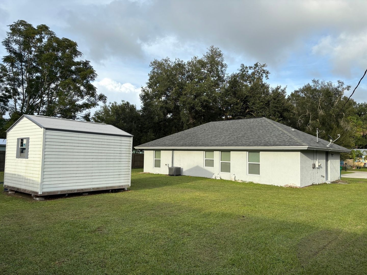 Building Photo - 508 SE 11th Ave
