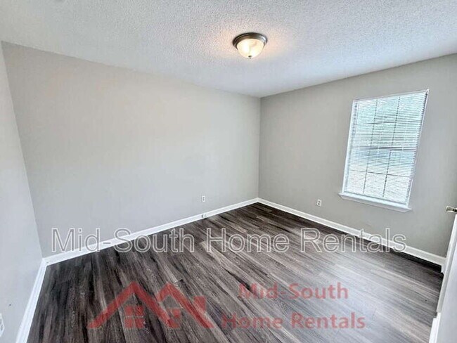 Building Photo - 2587 Wellons Ave
