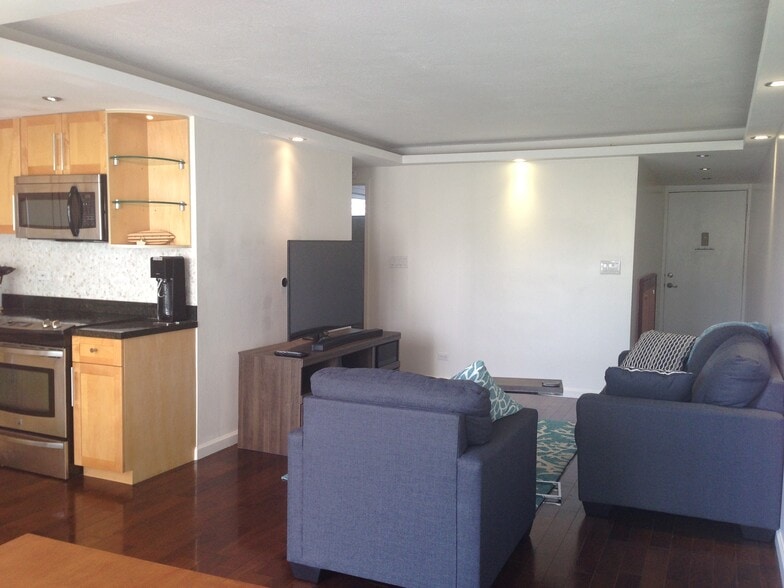 Building Photo - 2609 Ala Wai Blvd