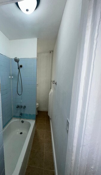 Building Photo - 108 E 95th St