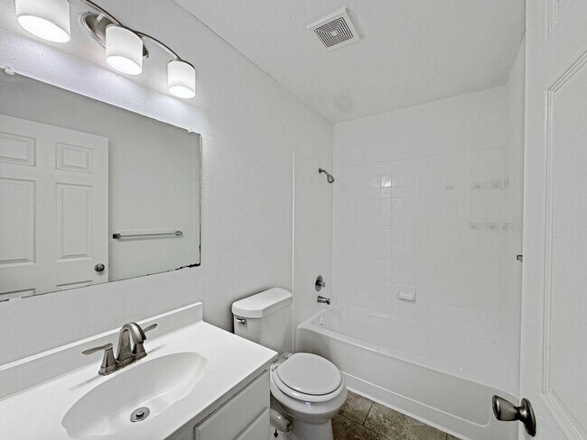 Building Photo - 10203 Sunset Field Dr