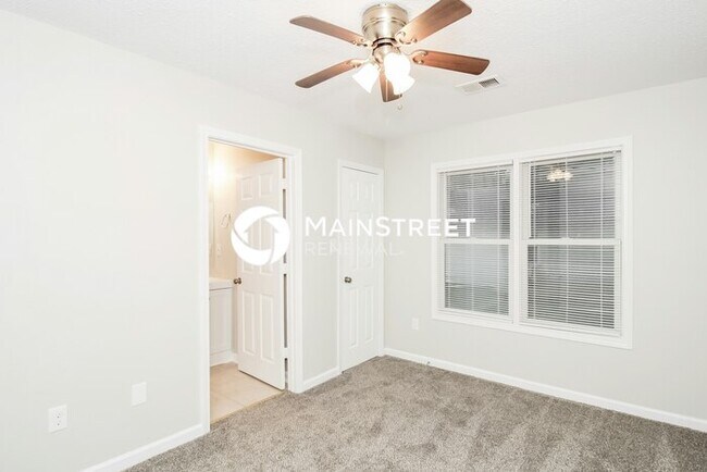 Building Photo - 4 Bedroom Pet-Friendly Home in FAIRBURN, G...