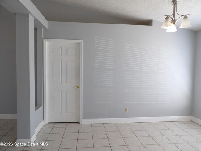 Building Photo - 1006 Locust Ave NW