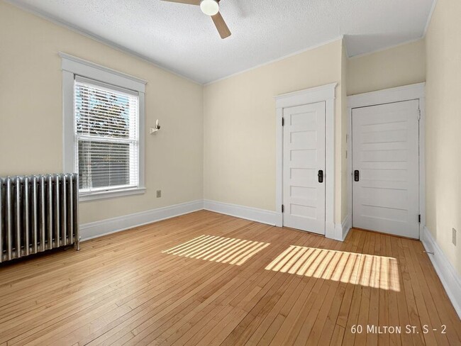 Building Photo - 2+br 1ba ~ Security Deposit Free Alternati...