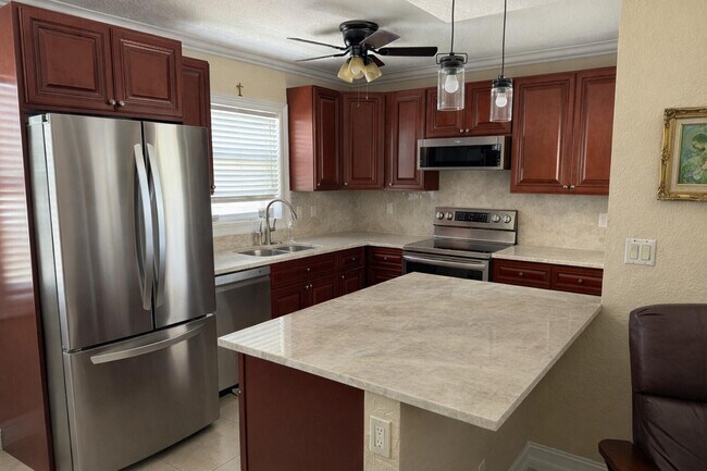 Building Photo - 1221 SE 3rd St