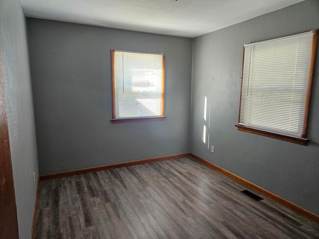 Building Photo - Single Family Rental Home - 3BR-1BA - New ...