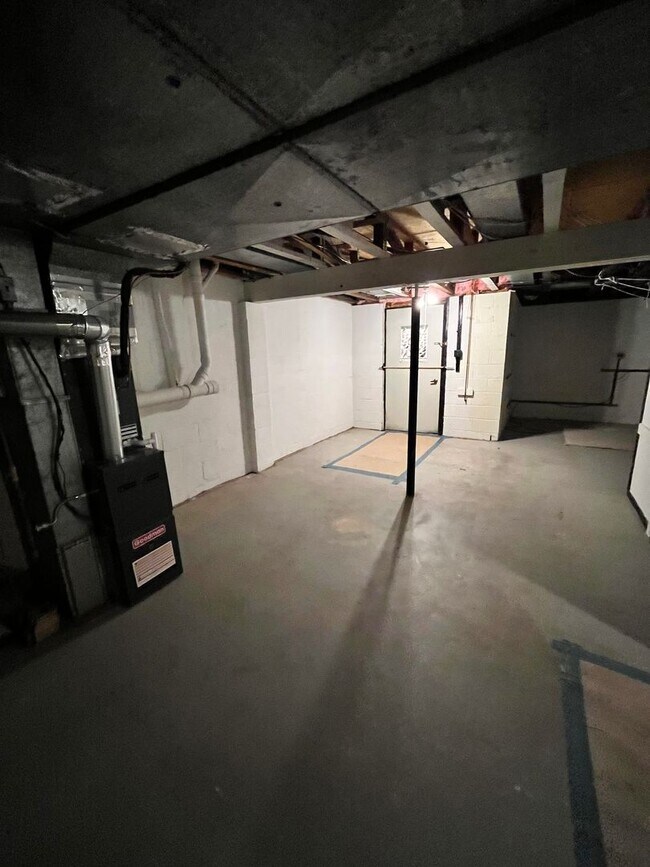 Building Photo - 2 Bd / 1.5 Bth Townhouse in Stover Mill
