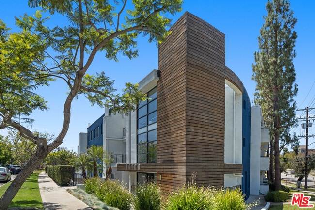 Building Photo - 16100 Sunset Blvd