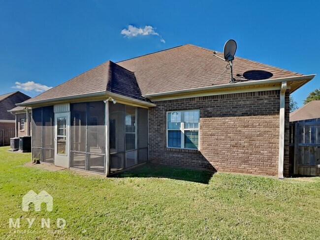 Building Photo - 15936 Landview Ln