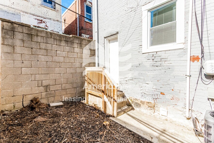 Building Photo - 1452 N Vodges St