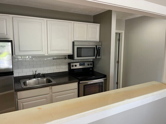 Building Photo - 212 W Locust St