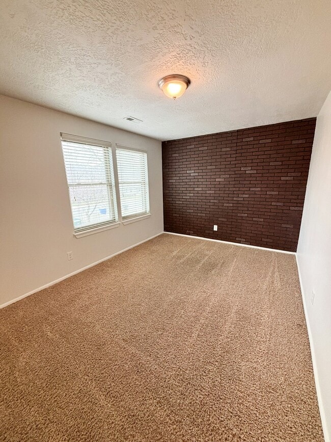 Building Photo - 1657 N 645 W St