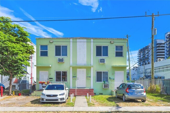 Building Photo - 711 SW 21st Ave