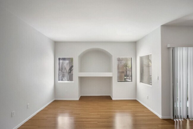 Building Photo - Great 2 Bed, 2 Bath First Story Condo In Northwest Vegas