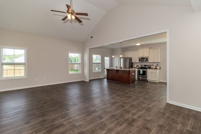 Building Photo - Like New, 4/2, Ranch Home In Grovetown!