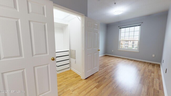 Building Photo - 7990 Baymeadows Cir E