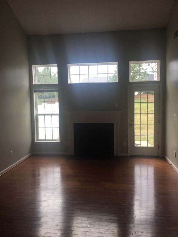 Building Photo - 1422 Burrell Ave NW