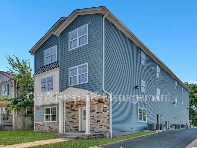 Building Photo - 88 Louis St