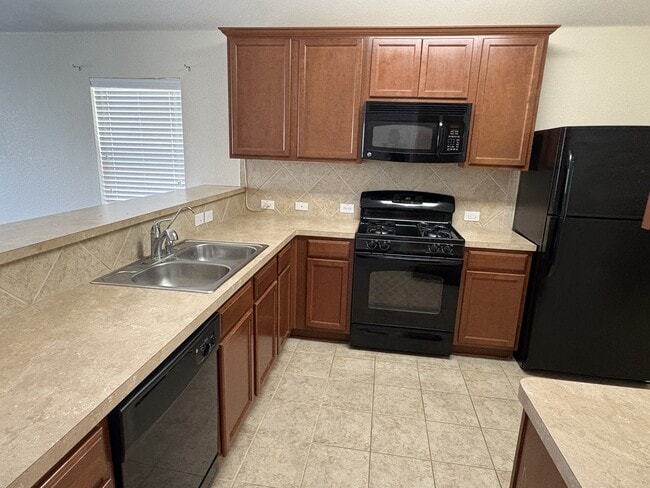 Building Photo - 564 Travertine Trail
