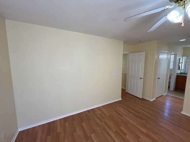 Building Photo - Experience luxurious living in this stunning 4-bedroom, 2.5-bathroom house