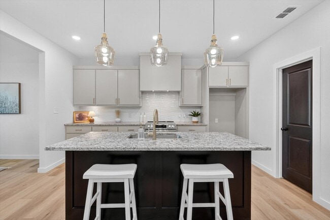 Building Photo - 1415 Farmhouse Ave