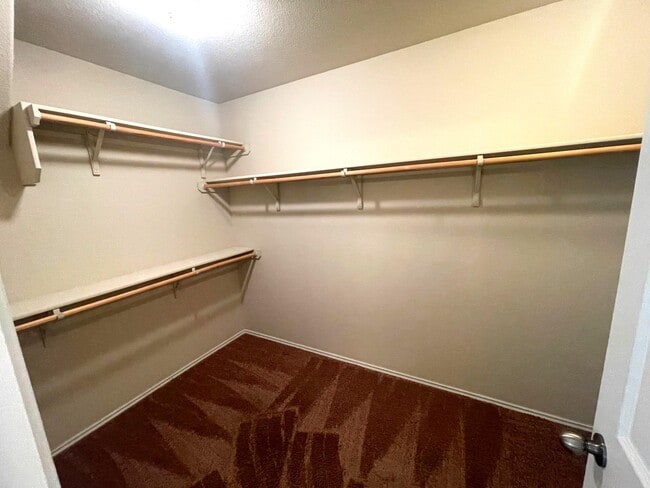 Building Photo - 263 Bainbridge Rd