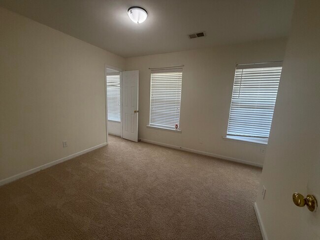 Building Photo - 575 Batty Way