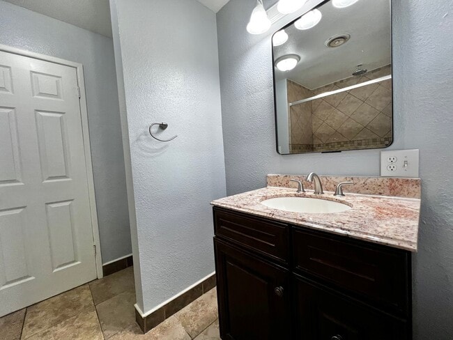 Building Photo - 214 Faber St