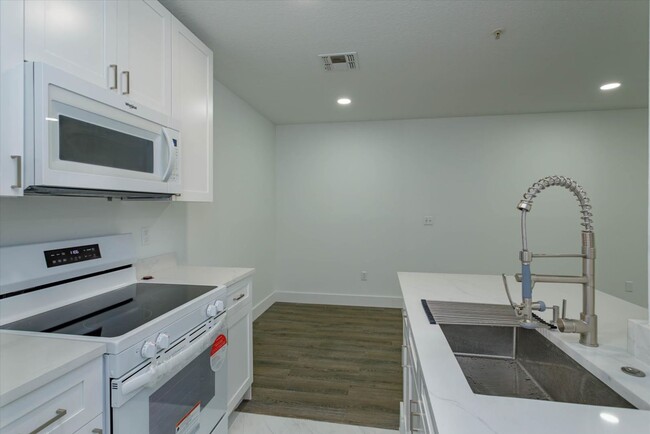 Building Photo - 1 Bedroom 1 Bath Fully Updated!