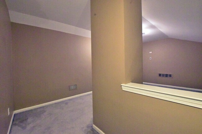 Building Photo - 3-Bedroom, 2-Bath, 2-Car Garage Condo, Ste...