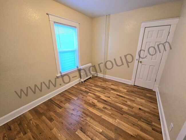 Building Photo - 821 48th St