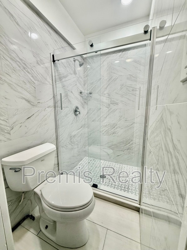 Building Photo - 2014 Pinehurst Dr