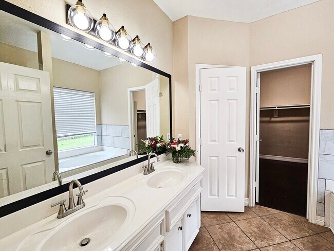 Building Photo - 20810 Balmoral Glen Ln