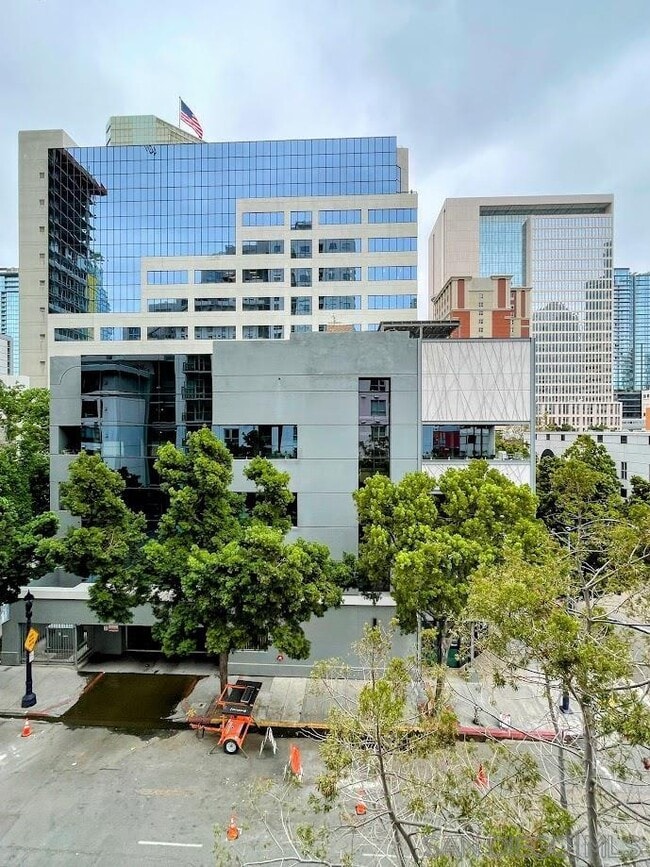 Building Photo - 1240 India St
