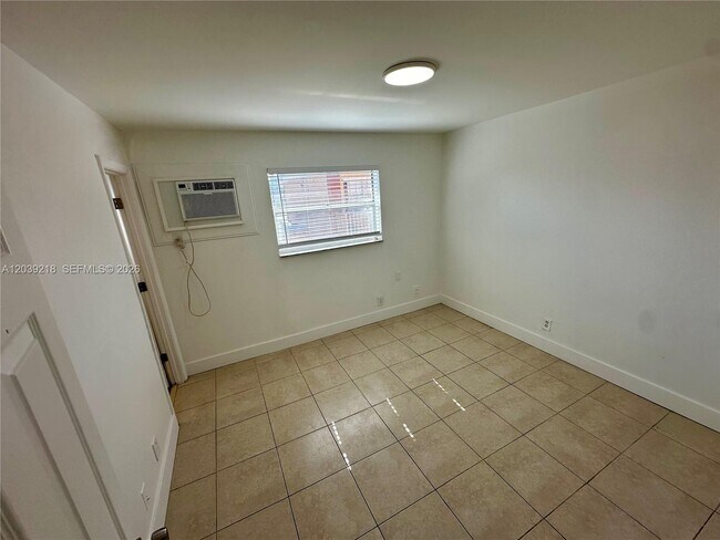 Building Photo - 101 NE 41st St