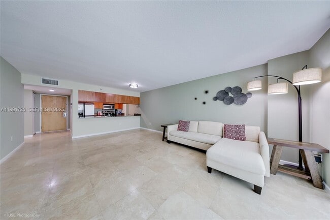 Building Photo - 1200 Brickell Bay Dr