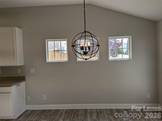 Building Photo - 141 Golden Valley Dr