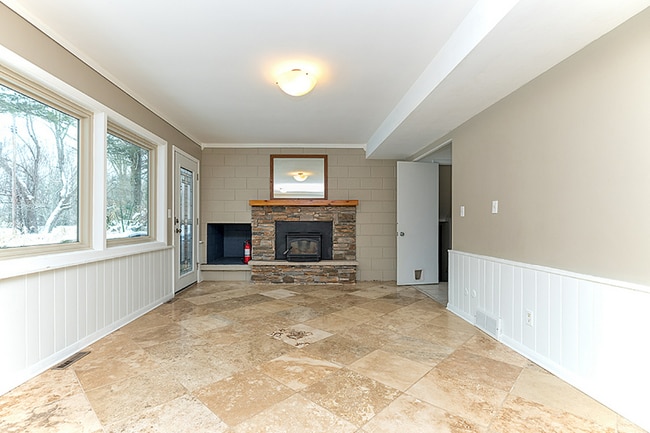 Building Photo - 4682 Huron Hill Dr