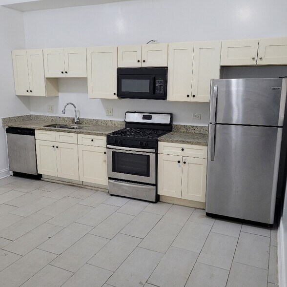 Primary Photo - 6751 S Clyde Ave