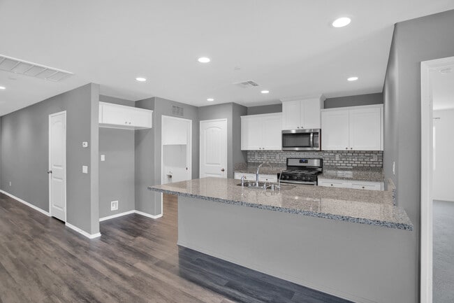 Building Photo - 260 Brittania Rd