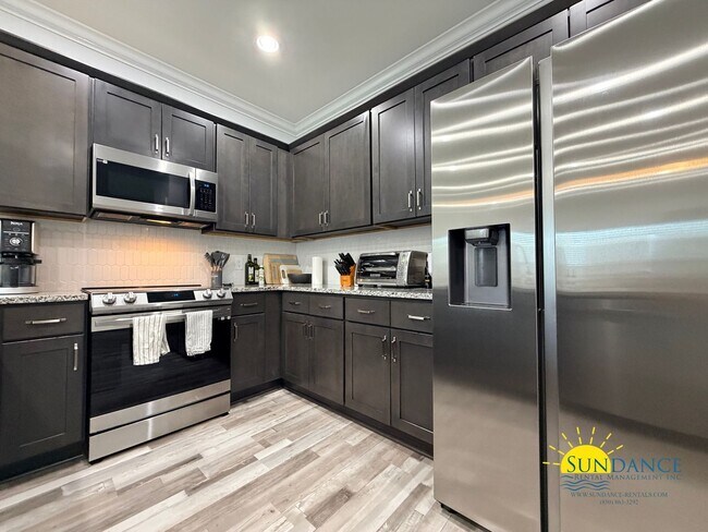 Building Photo - Gorgeous 2 Story 4 Bedrooms Townhome in Fort Walton Beach!