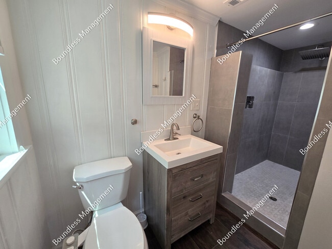 Building Photo - 2233 Leafmore Dr