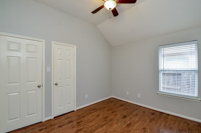 Building Photo - 24514 Springwood Glen Ln