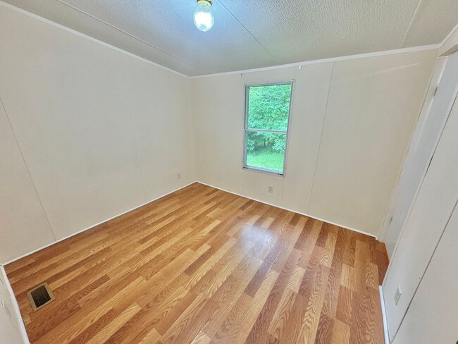 Building Photo - Statesville - 4BR/2BA