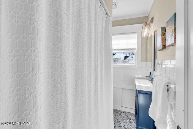 Building Photo - 435 Norwood Ave