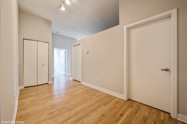 Building Photo - 2 S Leavitt St
