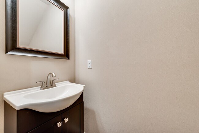 Building Photo - AVAILABLE NOW 4 BEDROOM 2.5 BATH HOME IN A...